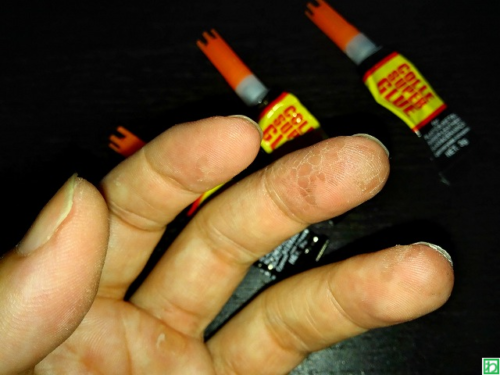 瞬間接着剤が手についた時の落とし方 in タイ バンコクでのタイ語留学奮闘記！？頑張れ日本人代表♪